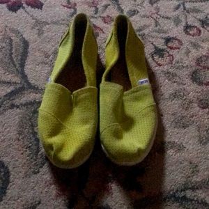 Toma yellow slides